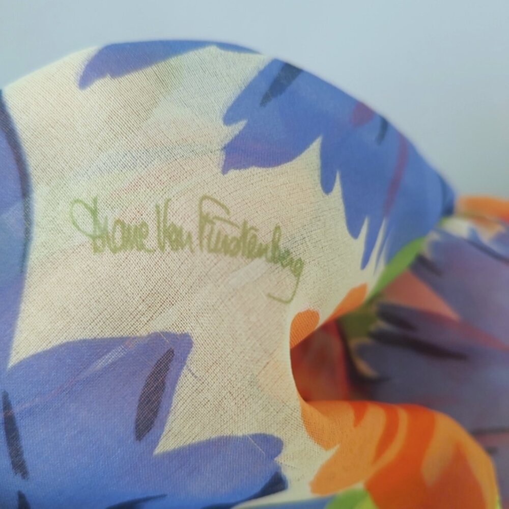 Diane Von Furstenberg 80s vintage floral scarf EUC - Picture 2 of 5